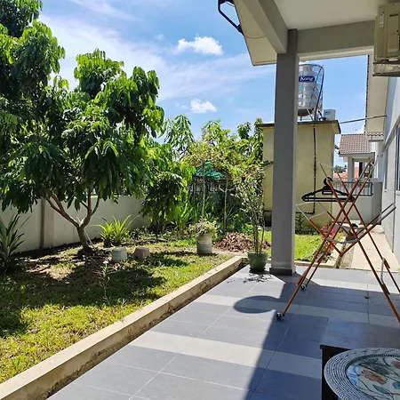 Teratak Delisha -Musslim Villa Kampong Jemampar Exterior photo